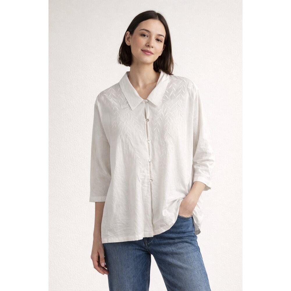 Hanro of Switzerland White Floral Embroidered Button Up Shirt Womens Medium